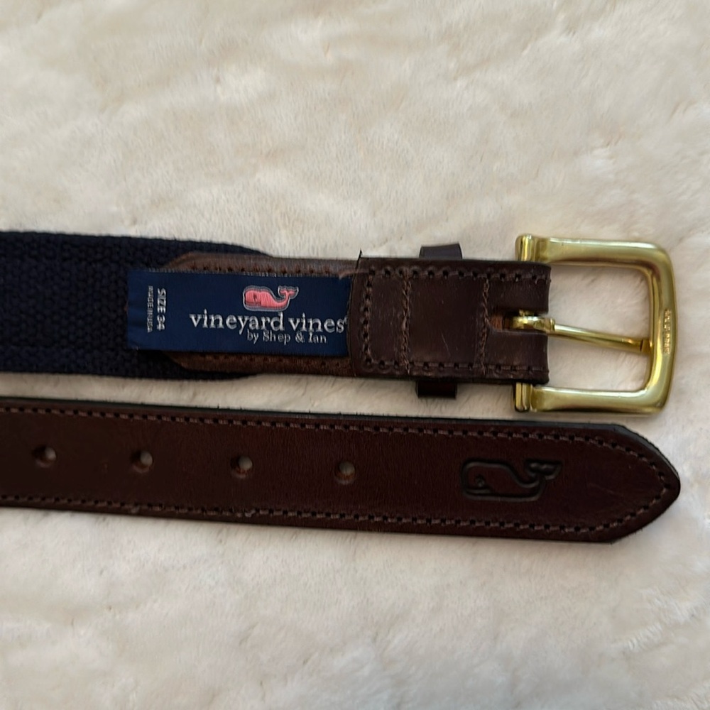 Vineyard Vines Men’s Santa Whale Navy Belt 34